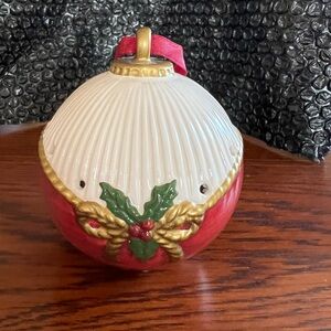 Fitz and Floyd hand decorated ceramic holiday pomander ￼